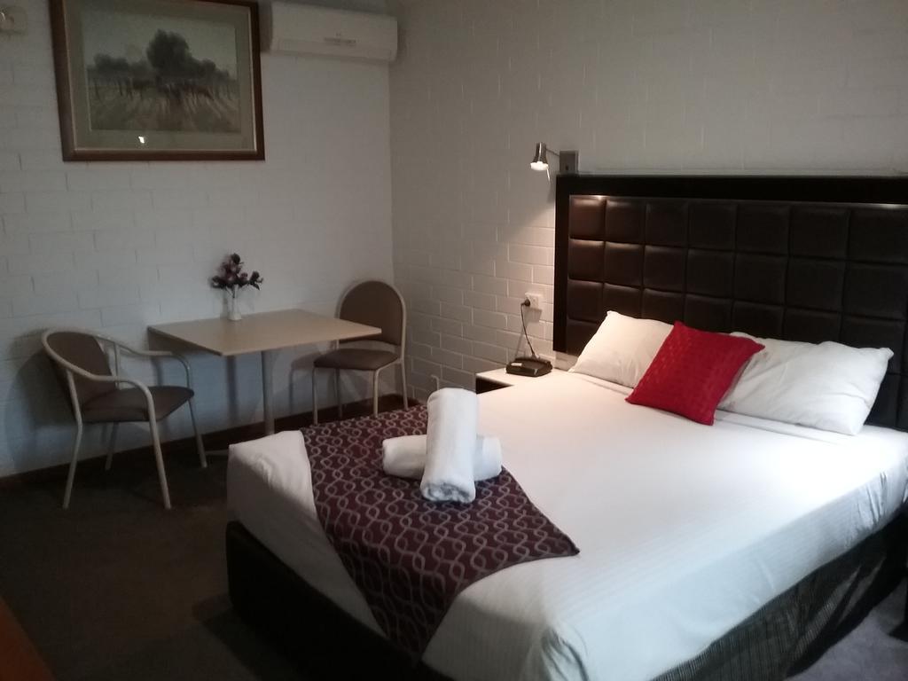 Pooraka Motor Inn Luaran gambar