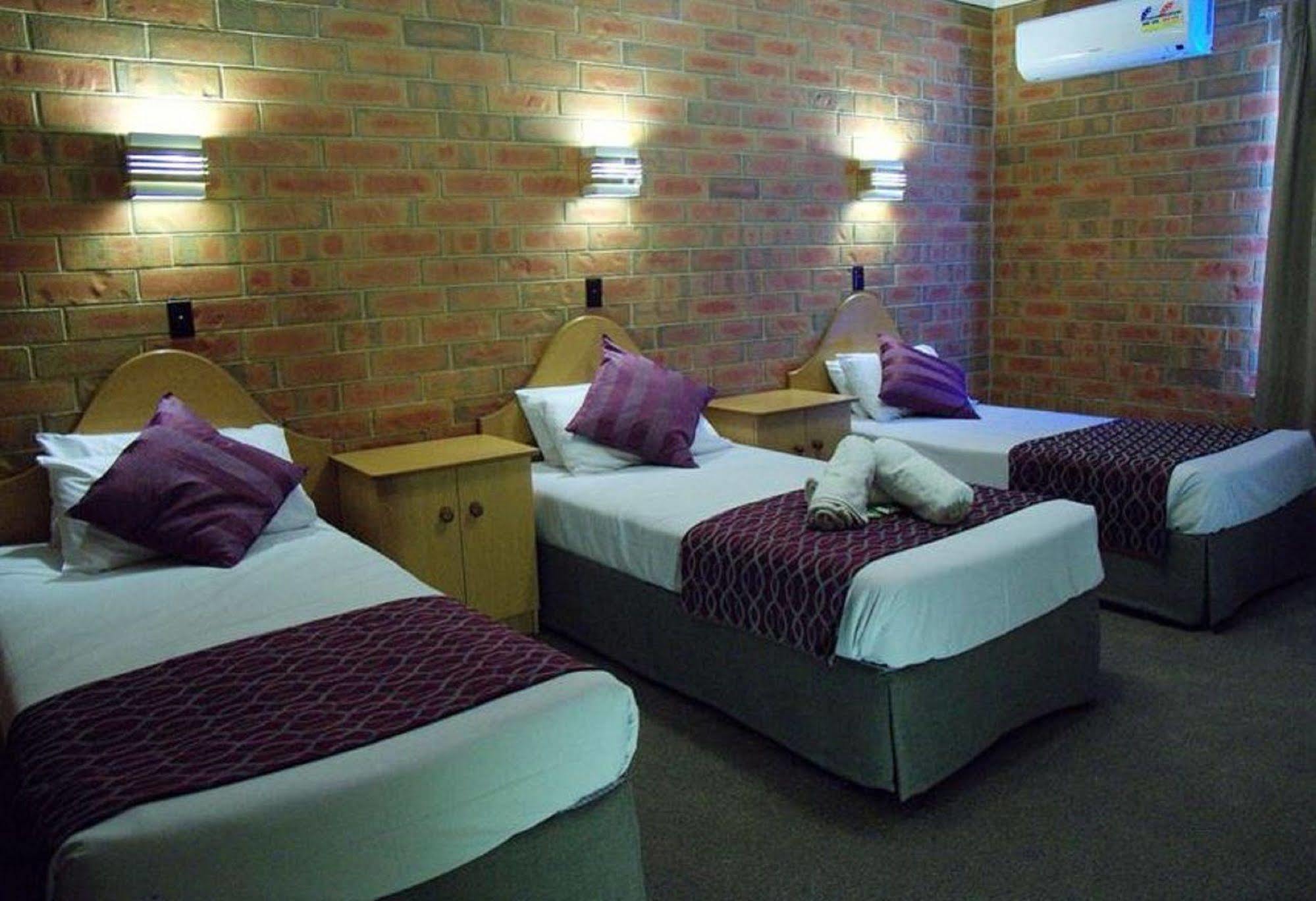 Pooraka Motor Inn Luaran gambar