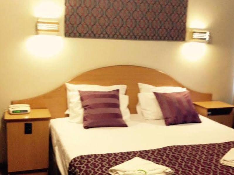 Pooraka Motor Inn Luaran gambar