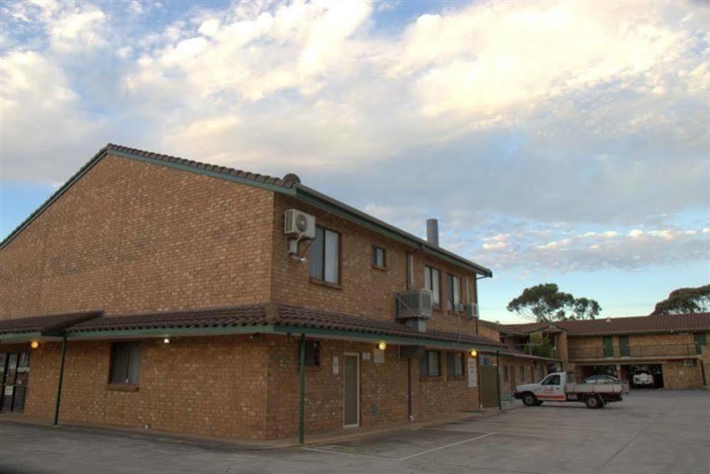 Pooraka Motor Inn Luaran gambar